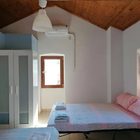 펜션 Xemoni House