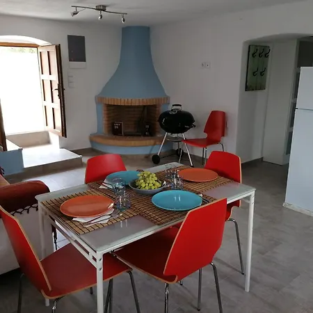 펜션 Xemoni House