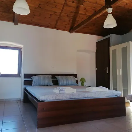 Xemoni House