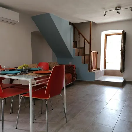 Xemoni House